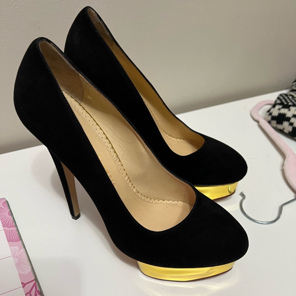 Charlotte Olympia size 39/2 Us 9/5